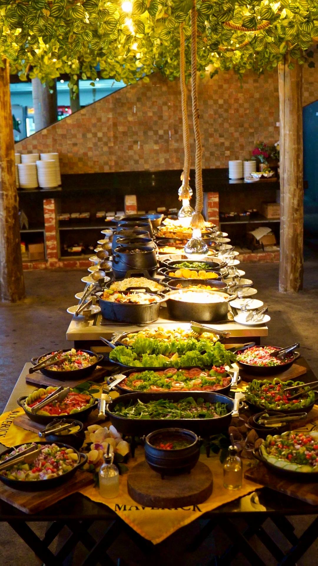 Ilha do buffet do Maverick vista de frente